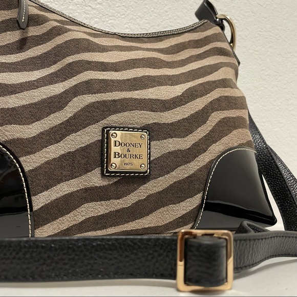 Dooney & Bourke ⭐️ NIKKI T'MORO Jacquard Zebra Stripe Hobo Tote - Picture 2 of 8
